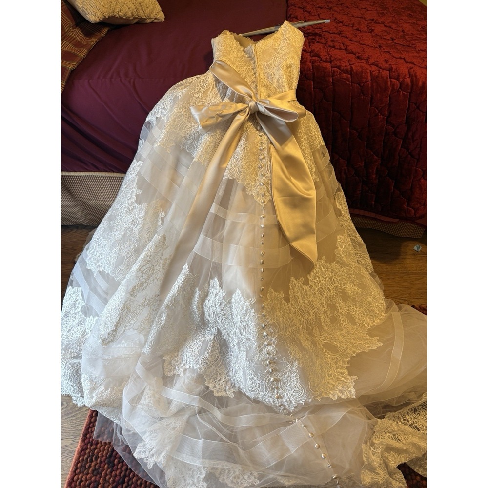 Wedding Dress Allure Bridals Size 10  style 9400 - Picture 6 of 9
